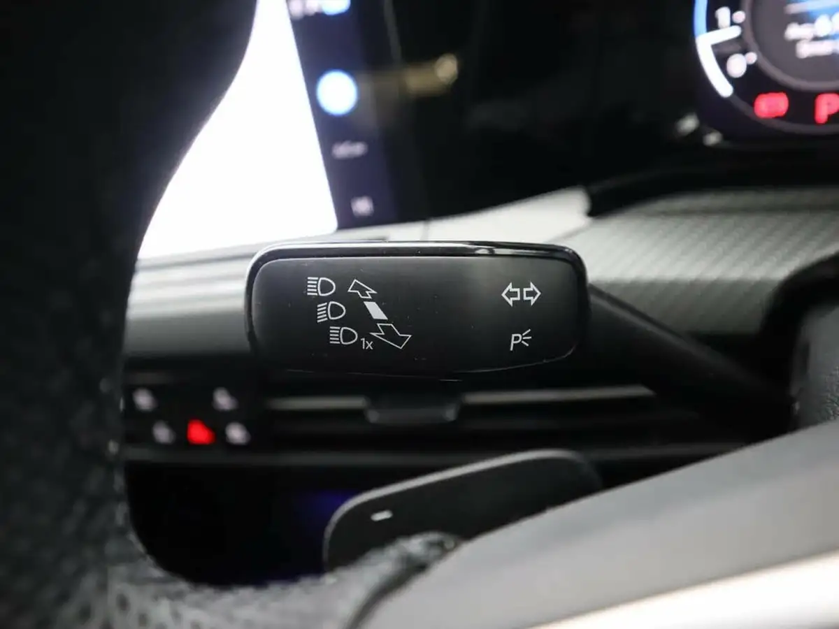 2023-volkswagen-golf-15-etsi-r-line-hatchback-big-23
