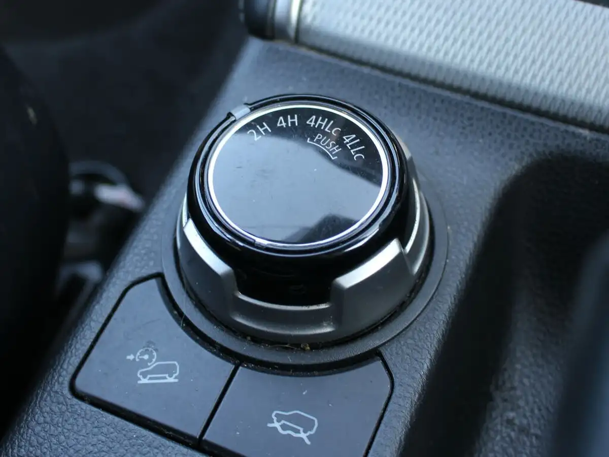 2020-mitsubishi-l200-22di-d-barbarian-auto-big-11