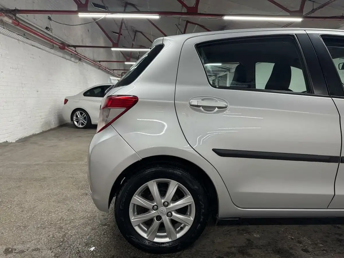 2012-toyota-yaris-133-tr-vvt-i-5d-big-29