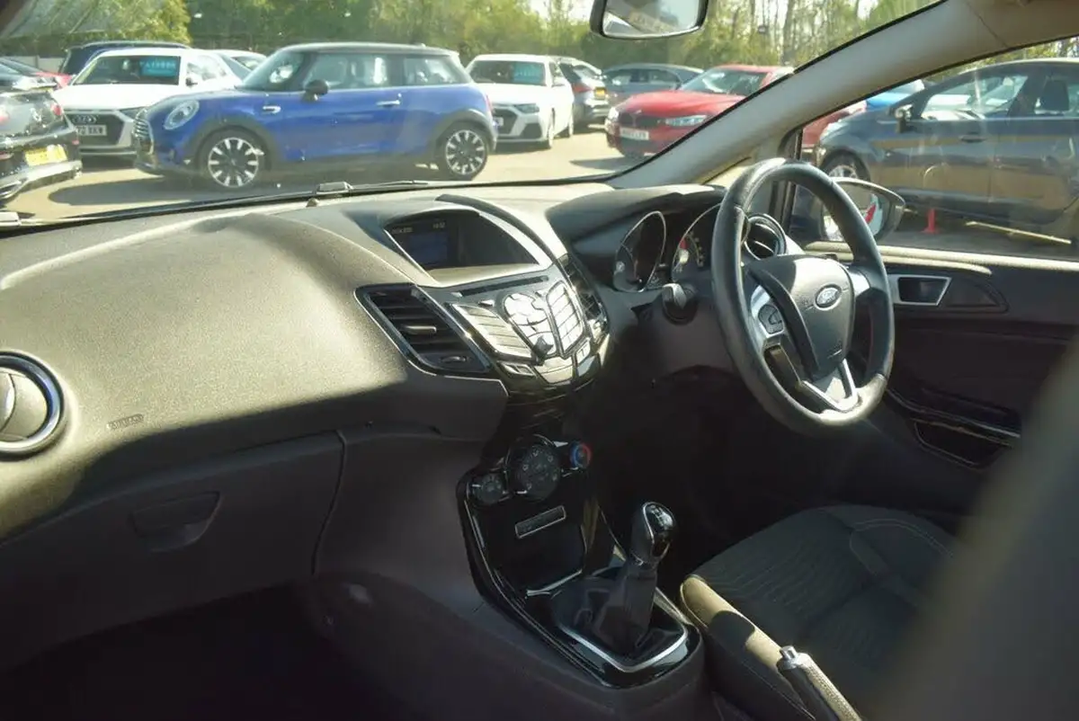 2016-ford-fiesta-10t-zetec-100ps-ecoboost-ss-5d-big-15