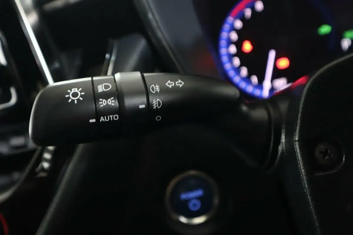 2021-toyota-corolla-20-vvt-i-icon-tech-touring-sports-big-16