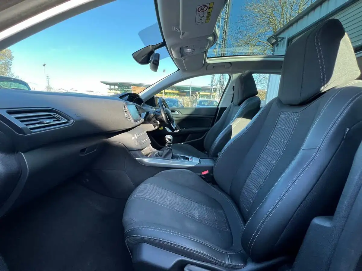 2018-peugeot-308-12-puretech-allure-130bhp-big-29