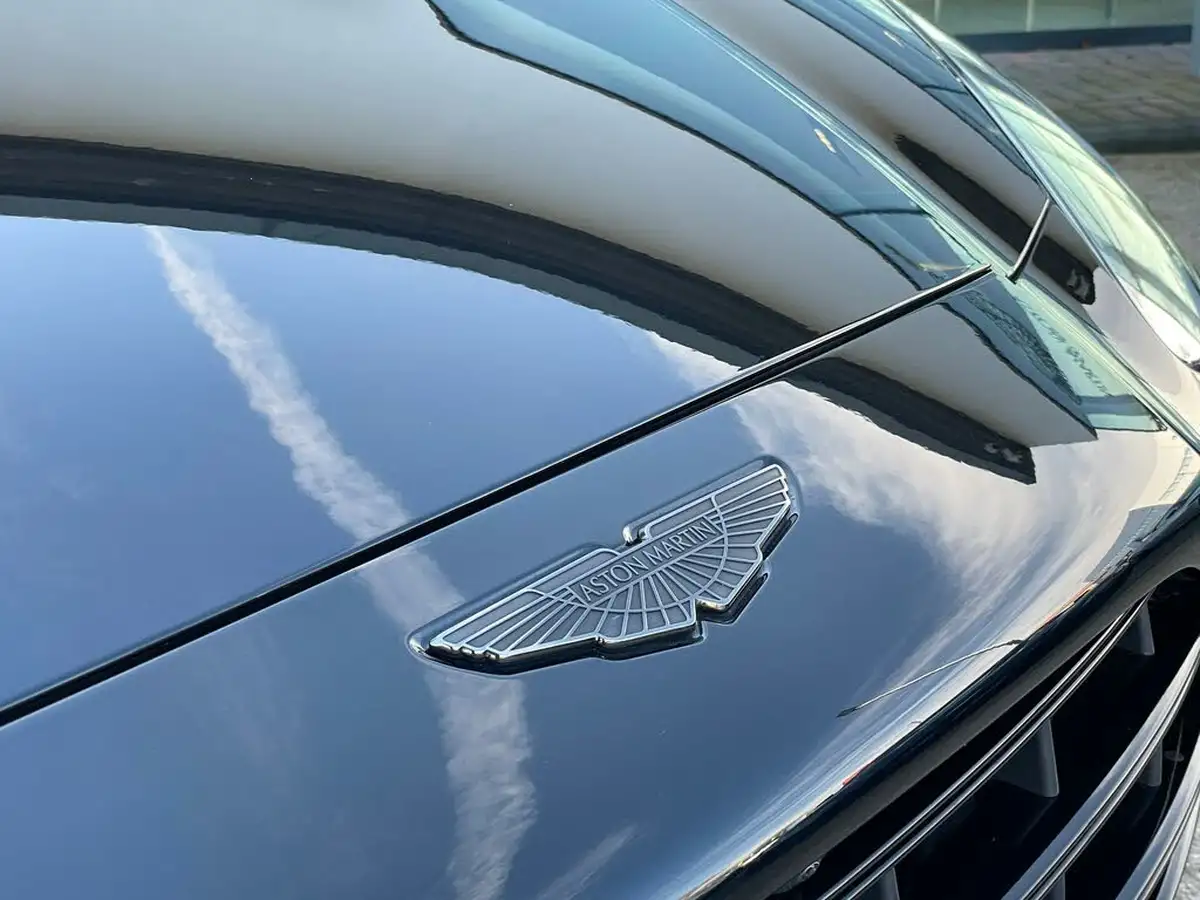 2023-aston-martin-dbx-40-v8-big-9