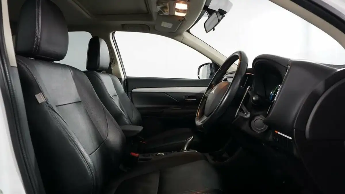 2014-mitsubishi-outlander-20-gx4h-big-8