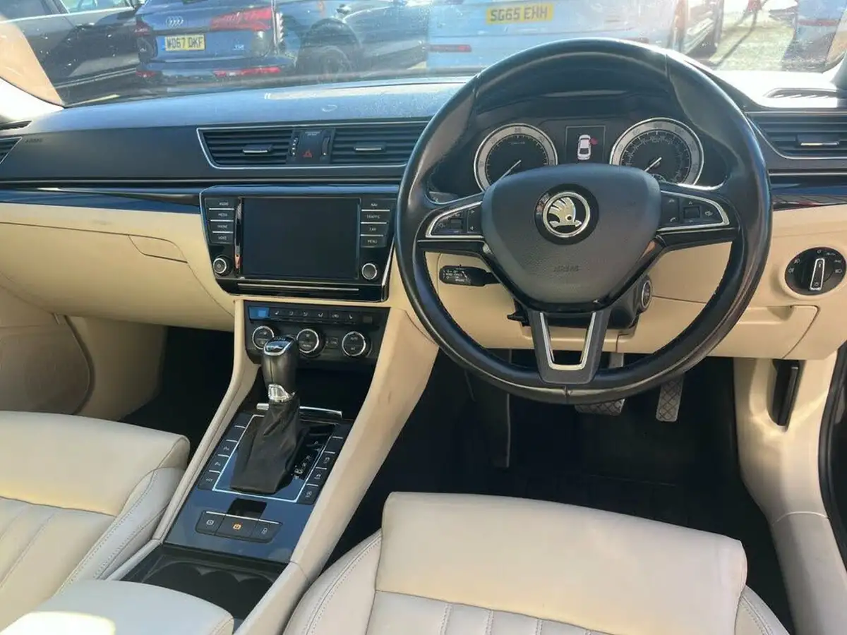 2016-skoda-superb-20tdi-scr-laurin-klement-190ps-4x4-hatchback-dsg-big-9
