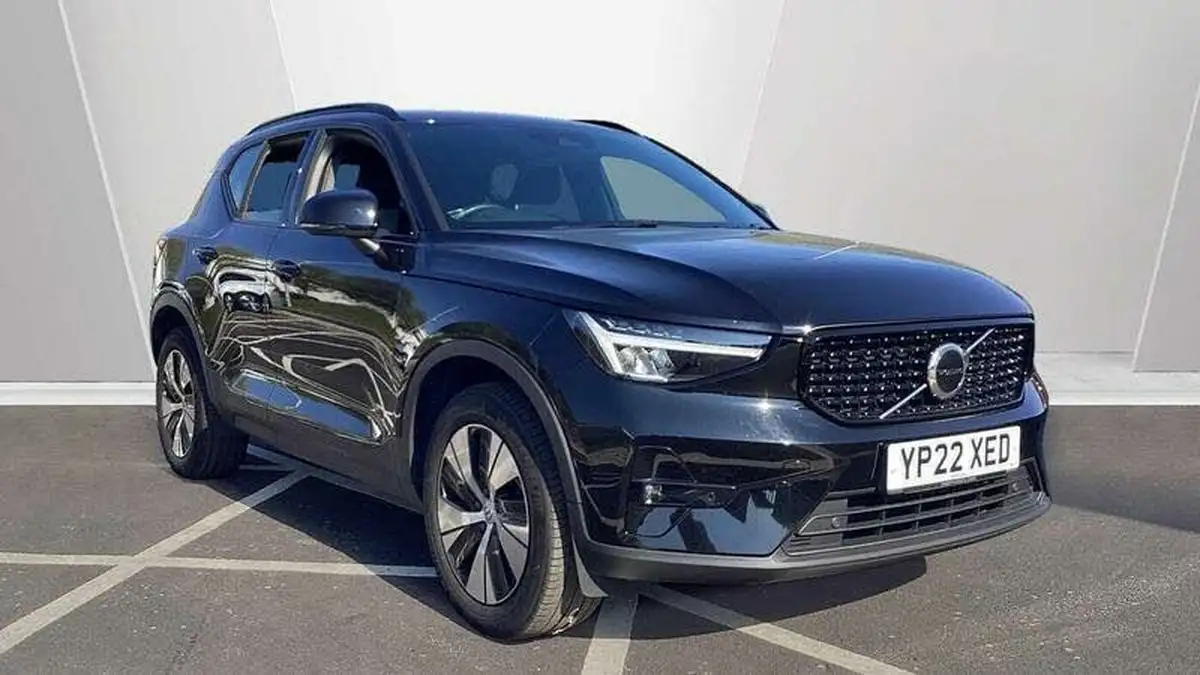 2022-volvo-xc40-15-t4-plus-big-0