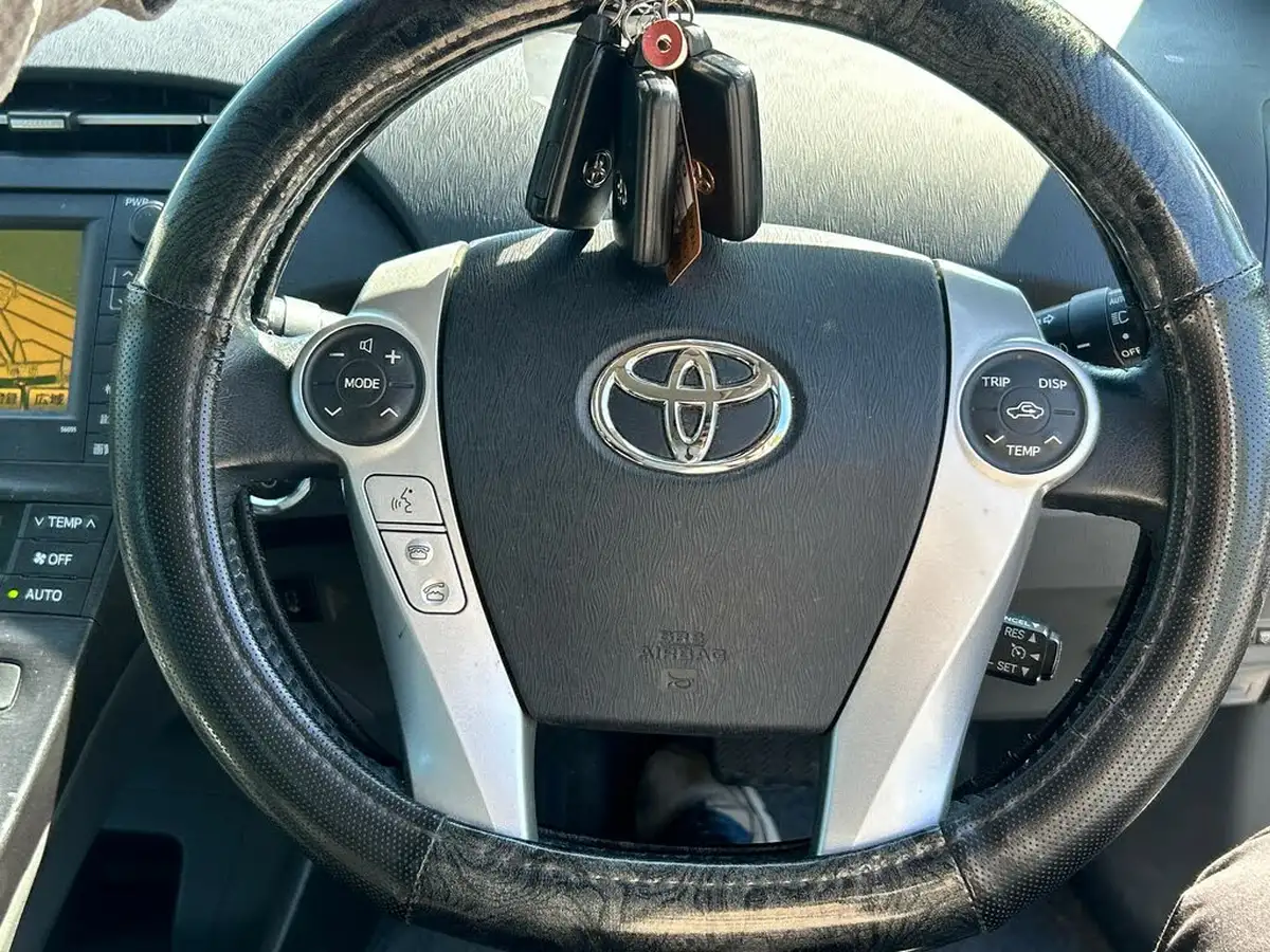 2011-toyota-prius-big-22