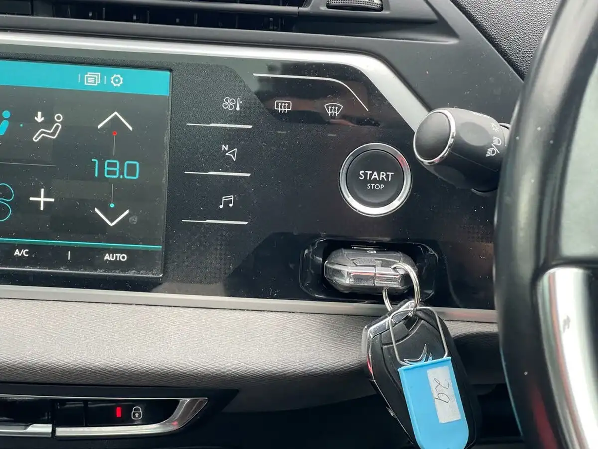 2017-citroen-grand-c4-picasso-16bluehdi-flair-big-32