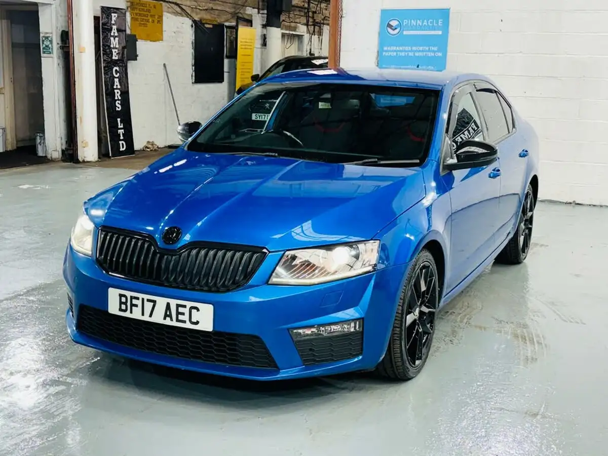 2017-skoda-octavia-20tdi-vrs-hatchback-dsg-big-2