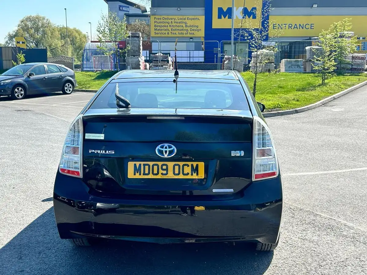 2009-toyota-prius-hybrid-big-13