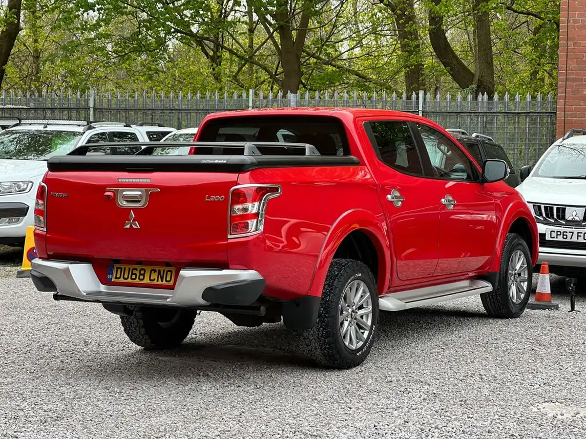 2018-mitsubishi-l200-24di-d-barbarian-sda-auto-big-5