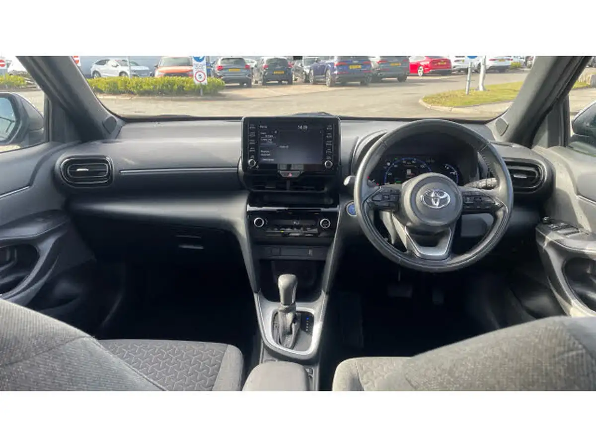 2021-toyota-yaris-15-vvt-i-design-panoramic-roof-big-4