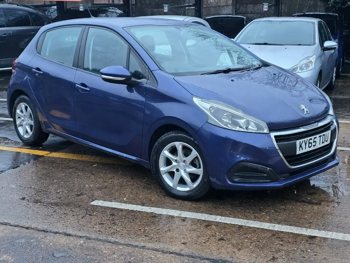 2015-peugeot-208-12-puretech-active-5d-big-20