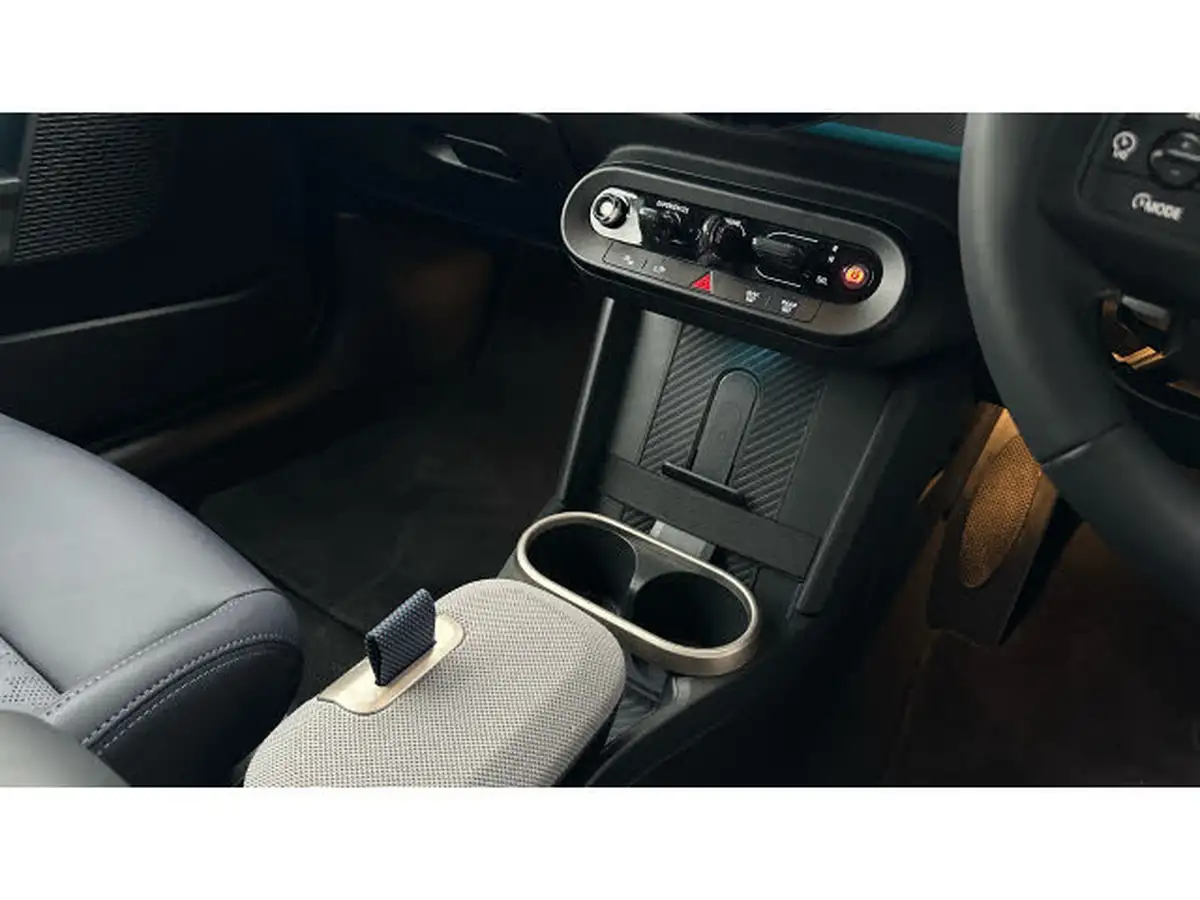 2024-mini-cooper-15-cooper-c-exclusive-3d-big-9