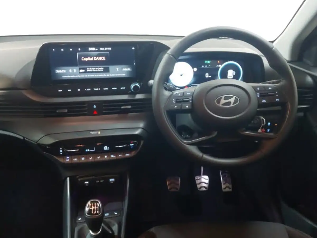 2024-hyundai-bayon-10-t-gdi-premium-100ps-two-tone-roof-big-6