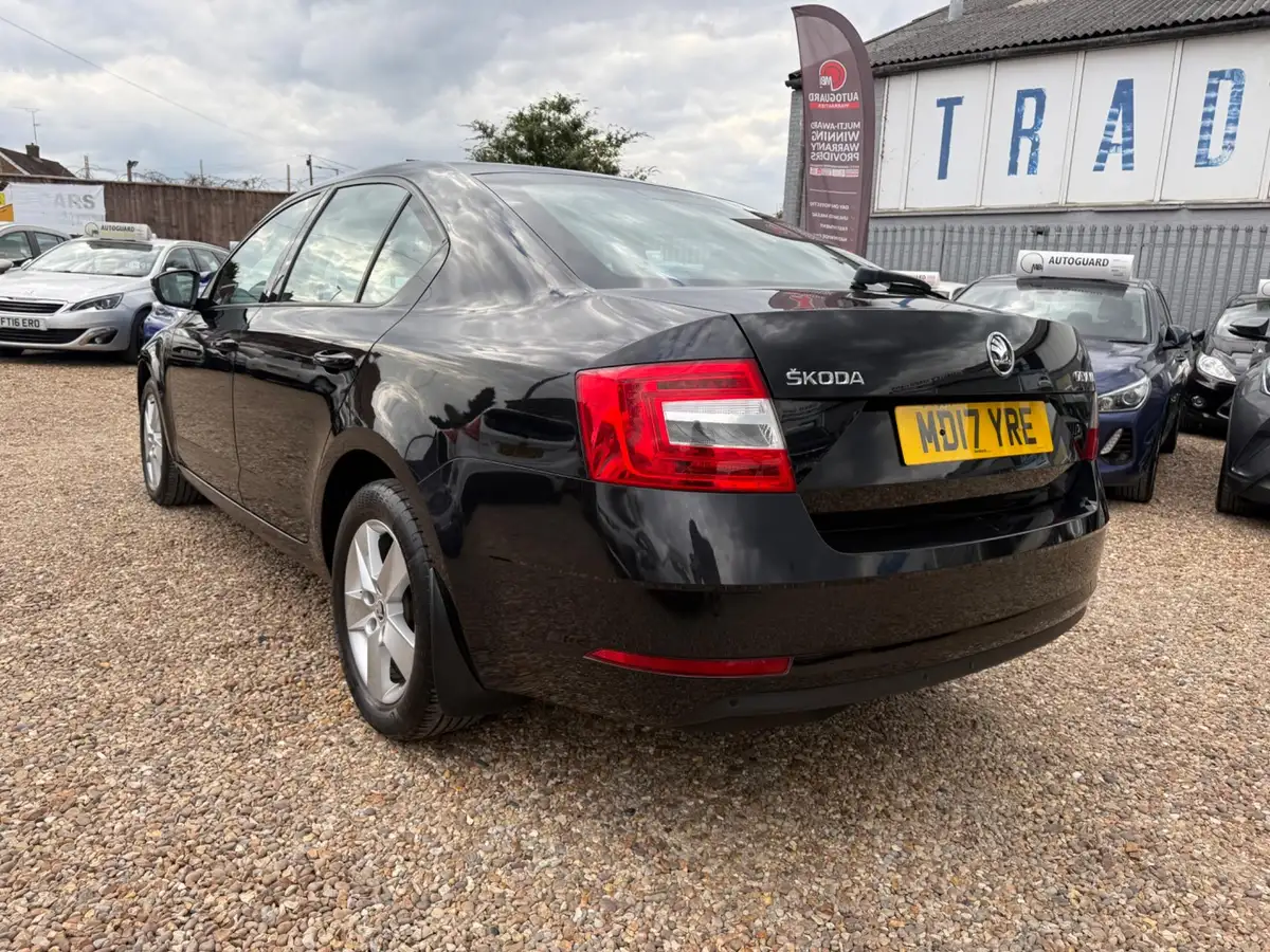 2017-skoda-octavia-16tdi-se-115ps-hatchback-1596cc-dsg-big-9