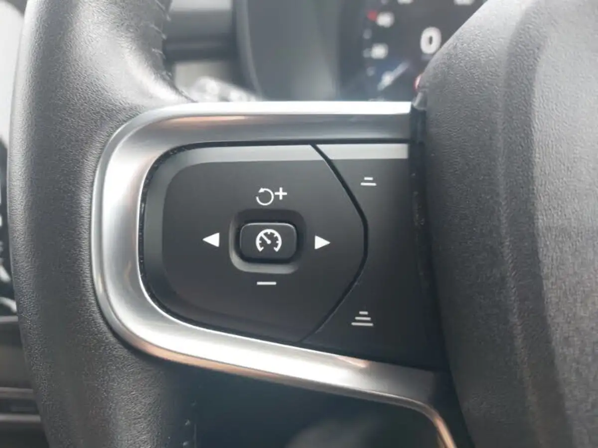 2020-volvo-xc40-15-t3-inscription-big-14