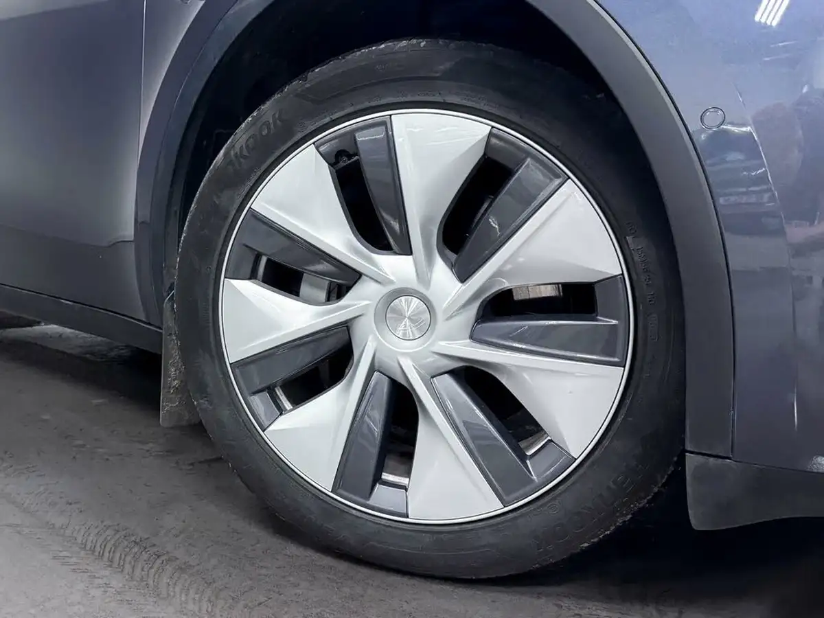 2022-tesla-model-y-e-long-range-big-46