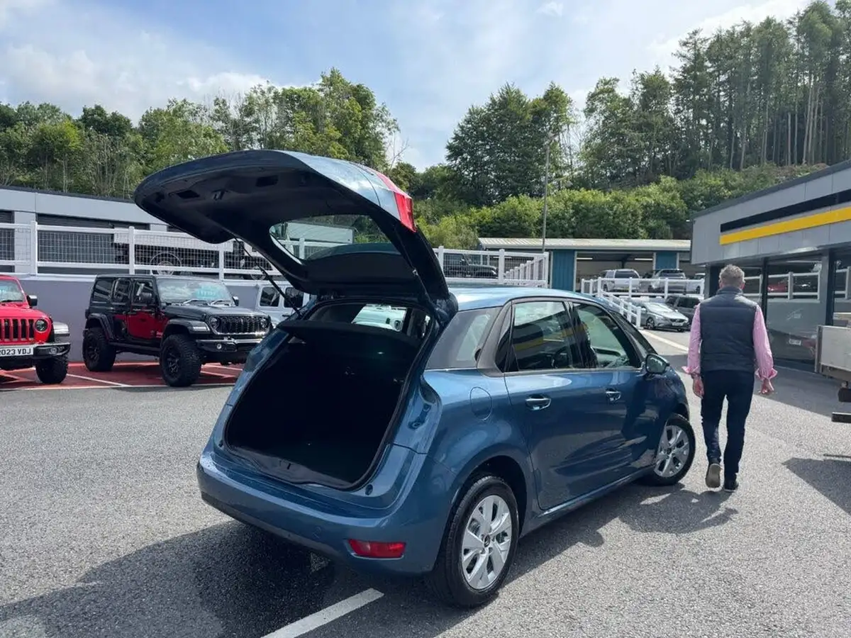 2015-citroen-c4-picasso-16bluehdi-vtr-120ps-big-14