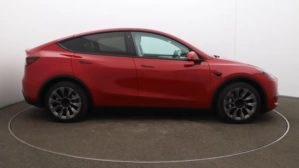 2022-tesla-model-y-e-long-range-big-48