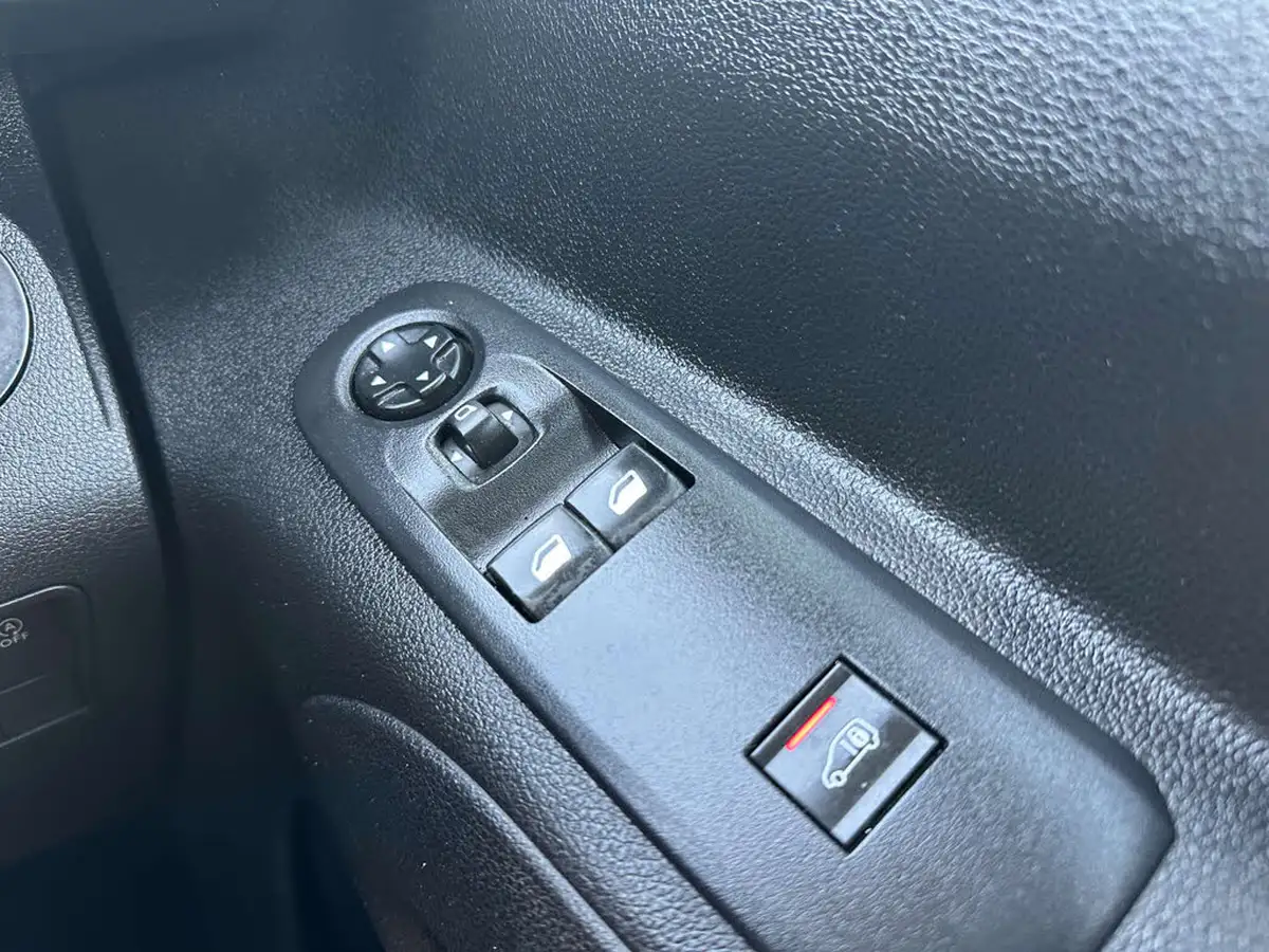 2019-vauxhall-combo-16cdti-edition-2300-100pseu6-l1h1-panel-big-21