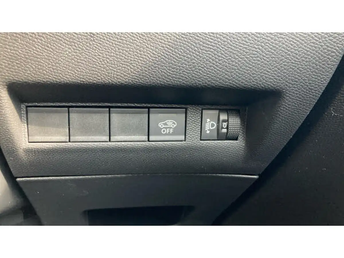 2025-peugeot-2008-suv-12-puretech-allure-130ps-big-21