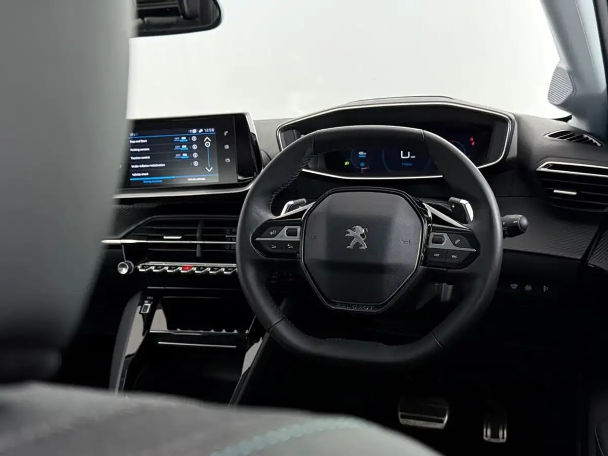 2023-peugeot-208-12-puretech-allure-premium-130ps-eat8-big-17