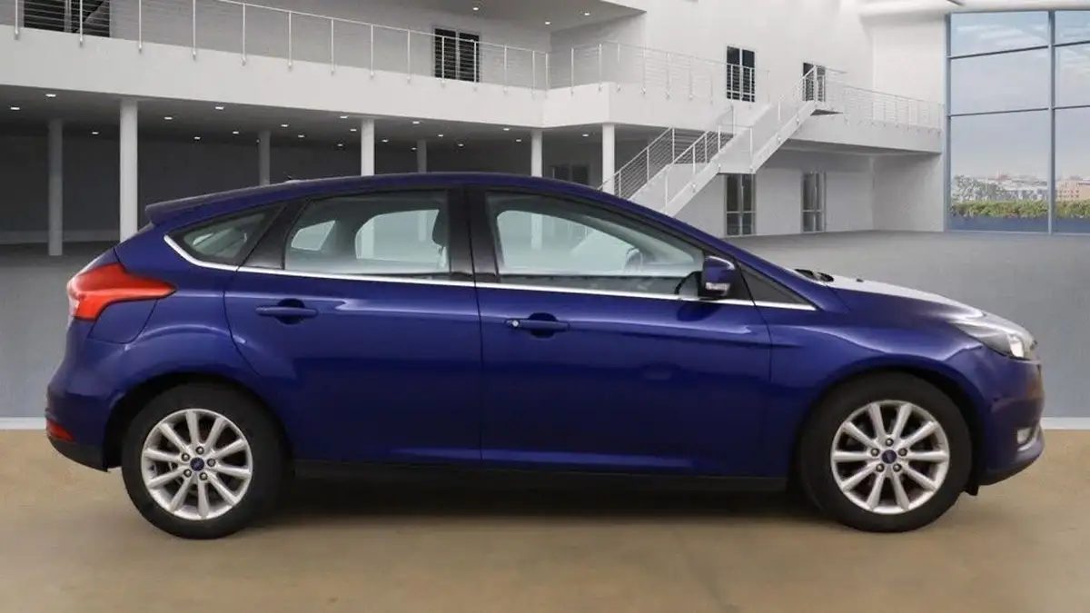 2016-ford-focus-16-titanium-hatchback-big-10