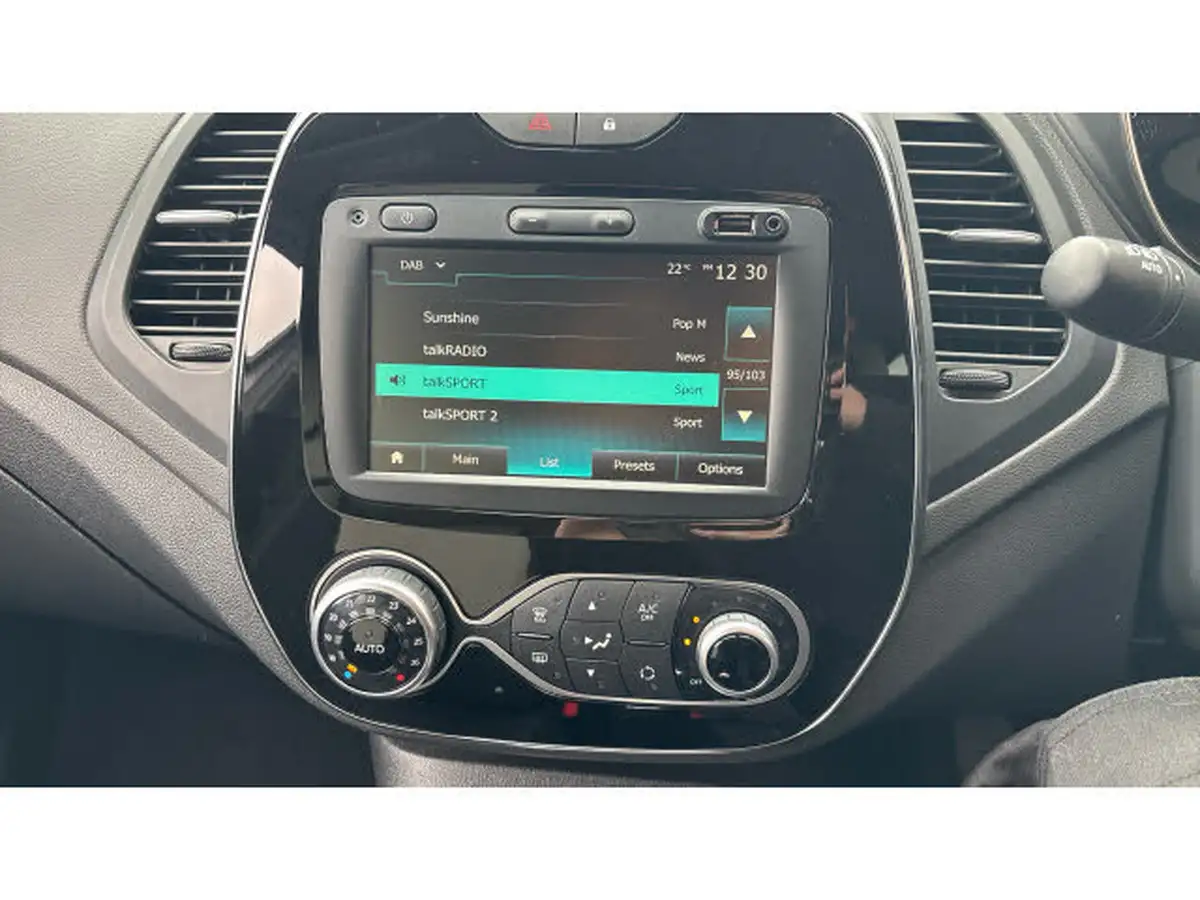 2019-renault-captur-09-tce-iconic-big-11