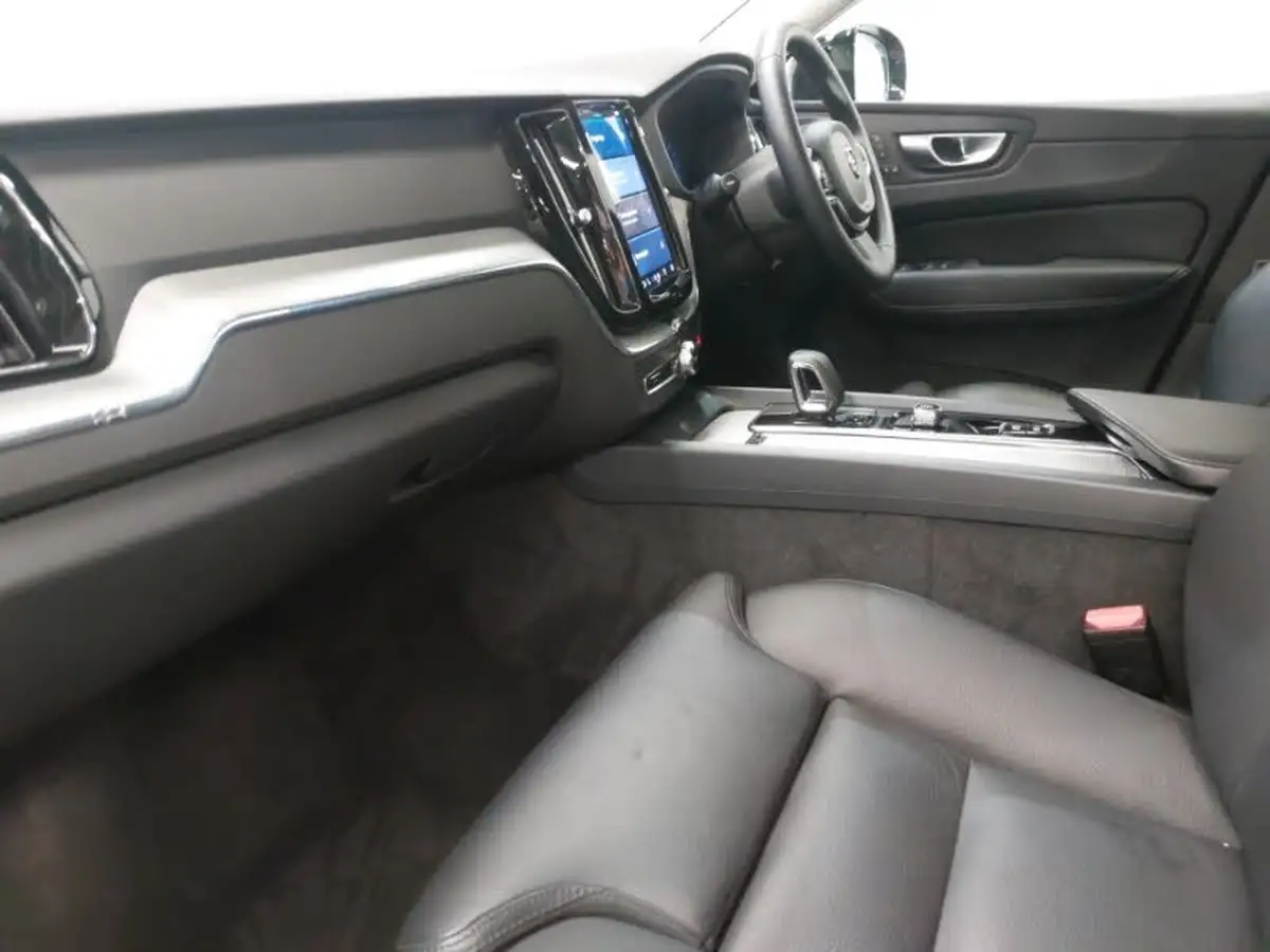 2023-volvo-xc60-20-b5-plus-big-4