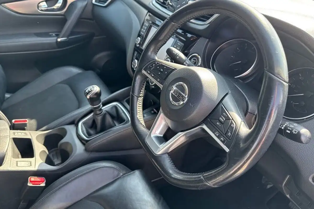 2017-nissan-qashqai-16-dig-t-tekna-big-15