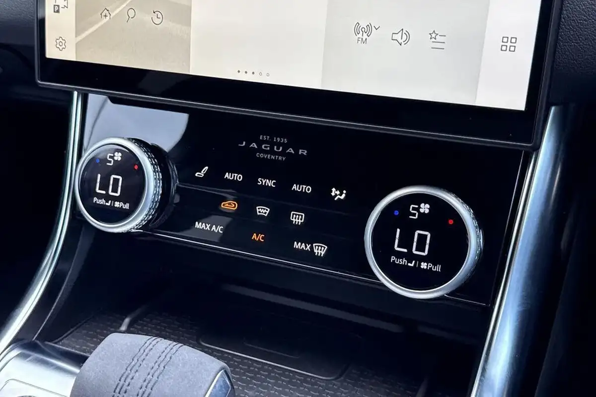 2024-jaguar-xf-20-p300-300-sport-saloon-4d-big-15