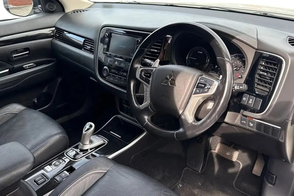 2017-mitsubishi-outlander-20-4hs-phev-5st-big-13