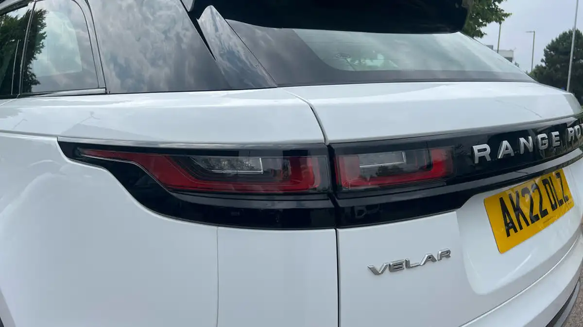 2022-land-rover-range-rover-velar-20-d200-velar-big-18