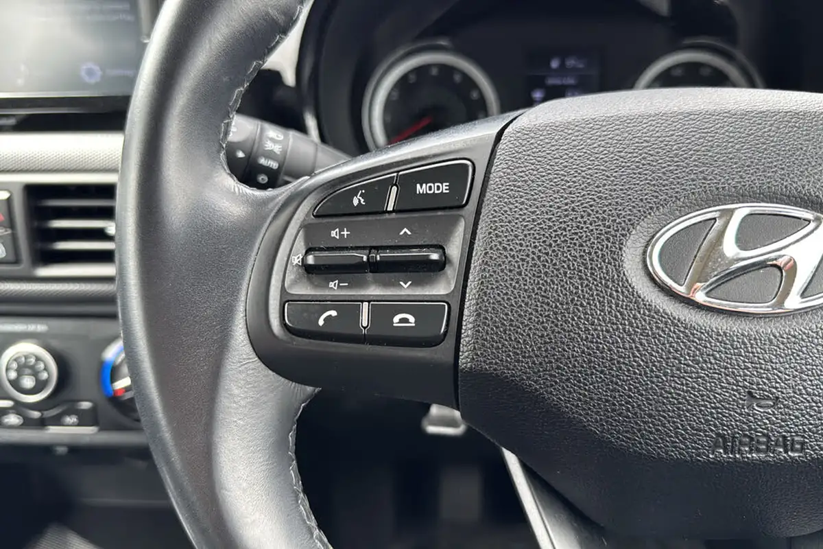 2022-hyundai-i10-10-se-connect-big-15