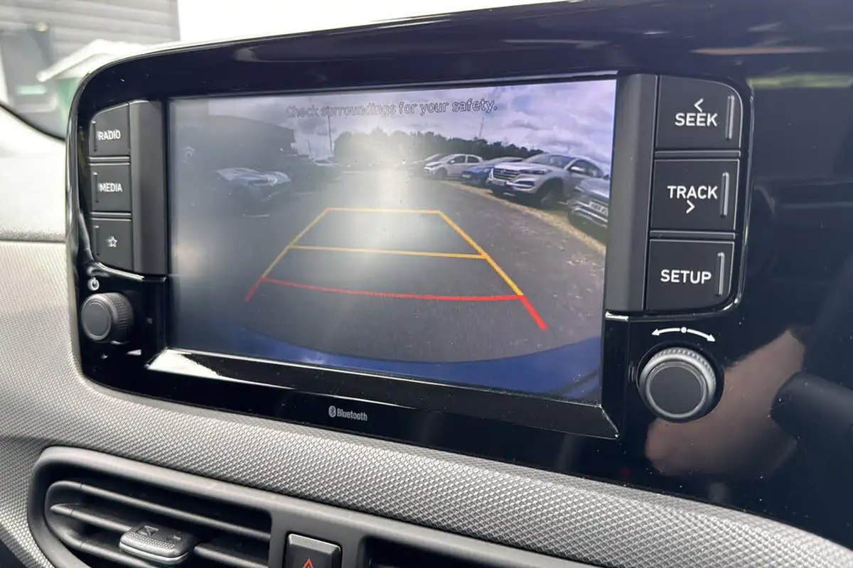 2022-hyundai-i10-10-se-connect-big-39