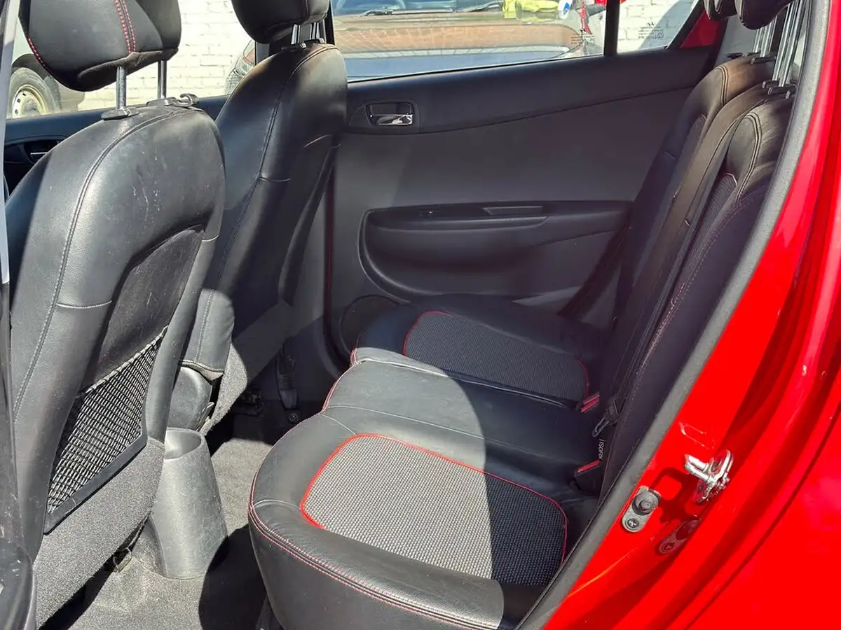 2010-hyundai-i20-14-style-big-30