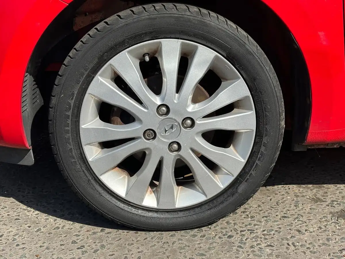 2010-hyundai-i20-14-style-big-6