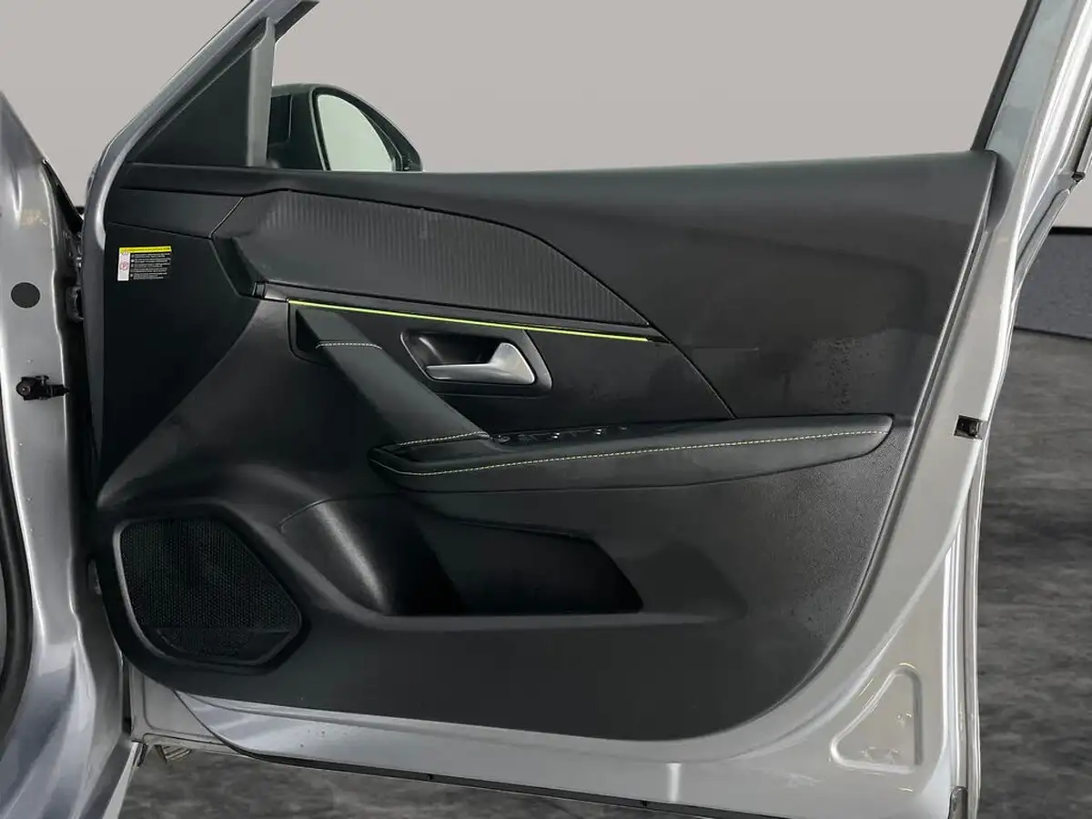 2021-peugeot-208-e-gt-premium-big-42