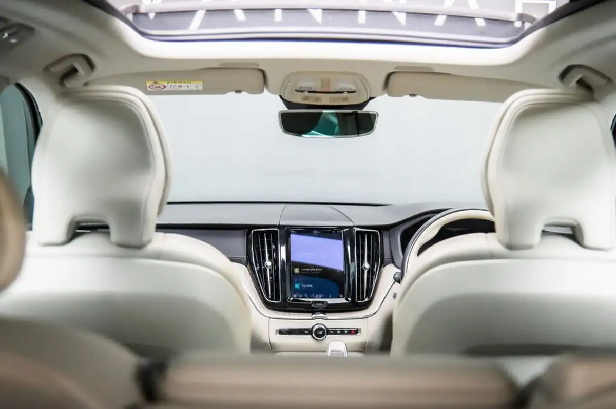 2022-volvo-xc60-20-t6-inscription-350bhp-big-29