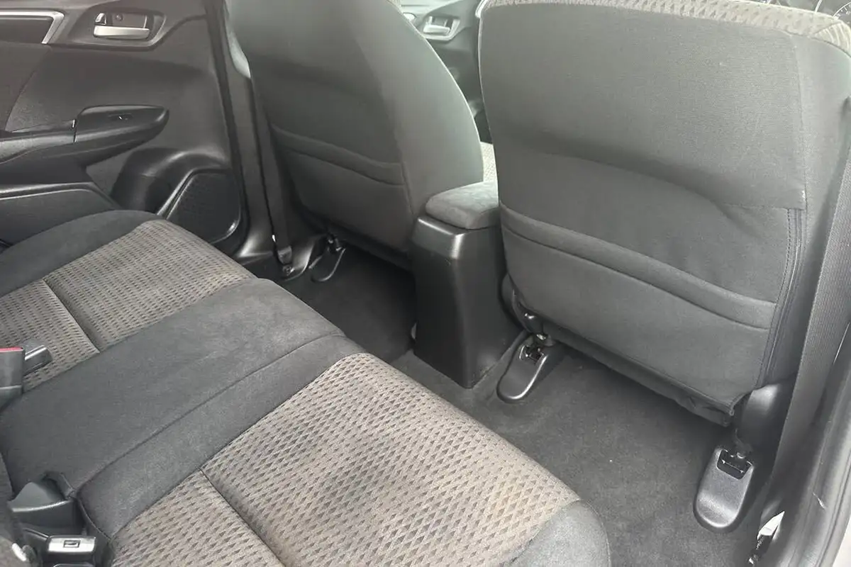2018-honda-jazz-13-i-vtec-ex-navi-cvt-big-24