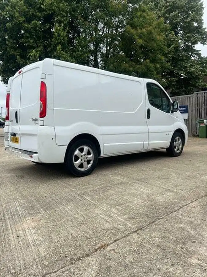 2014-renault-trafic-20dci-sl27dci-115-sport-big-10