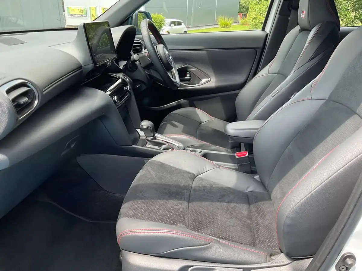2023-toyota-yaris-cross-15-vvt-i-gr-sport-big-20
