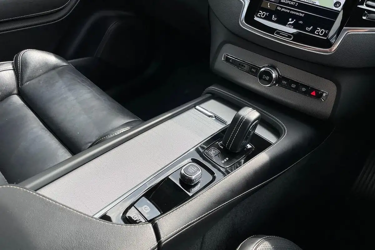 2022-volvo-xc90-20-t8-r-design-455bhp-big-45