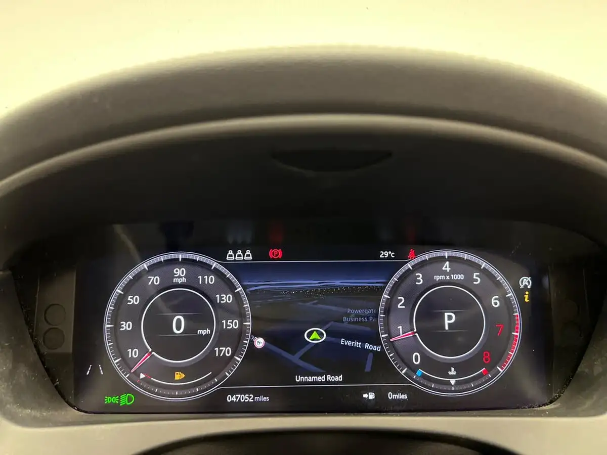 2020-jaguar-f-pace-20i-chequered-flag-big-25