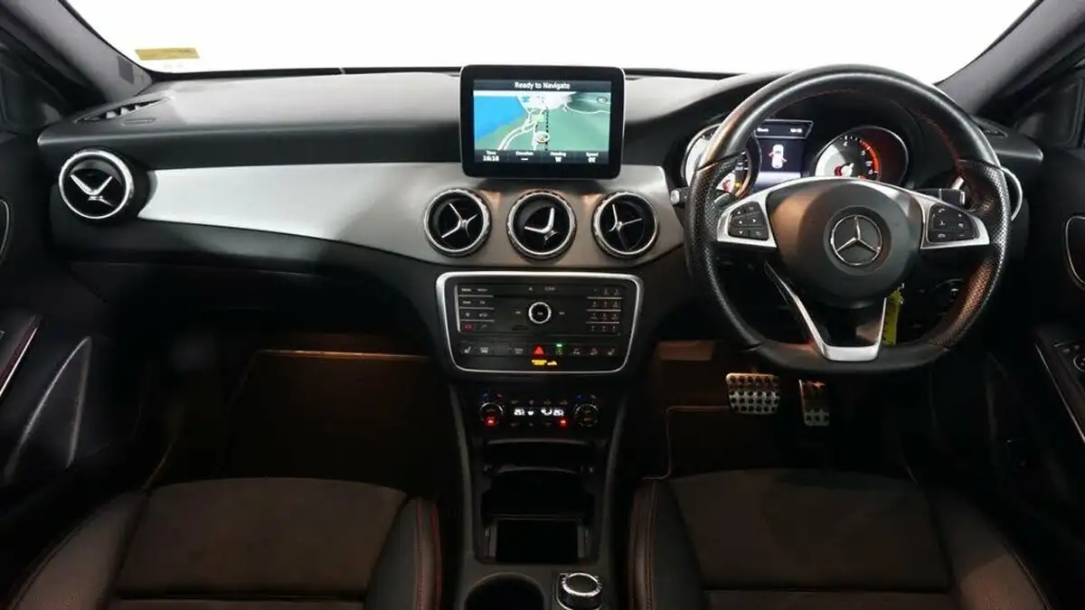 2016-mercedes-benz-gla-class-21d-gla-220d-amg-line-premiumss-7g-dct-big-12