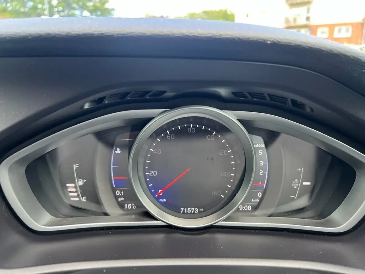 2018-volvo-v40-20td-d2-r-design-pro-big-25