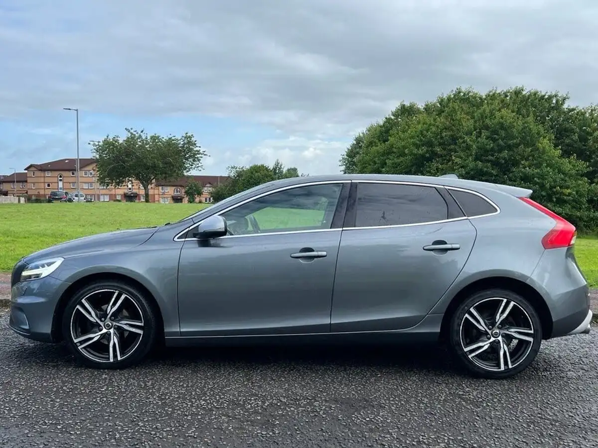 2018-volvo-v40-20td-d2-r-design-pro-big-1