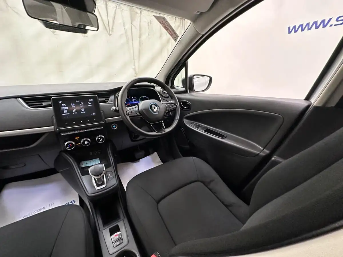2021-renault-zoe-e-i-play-big-21