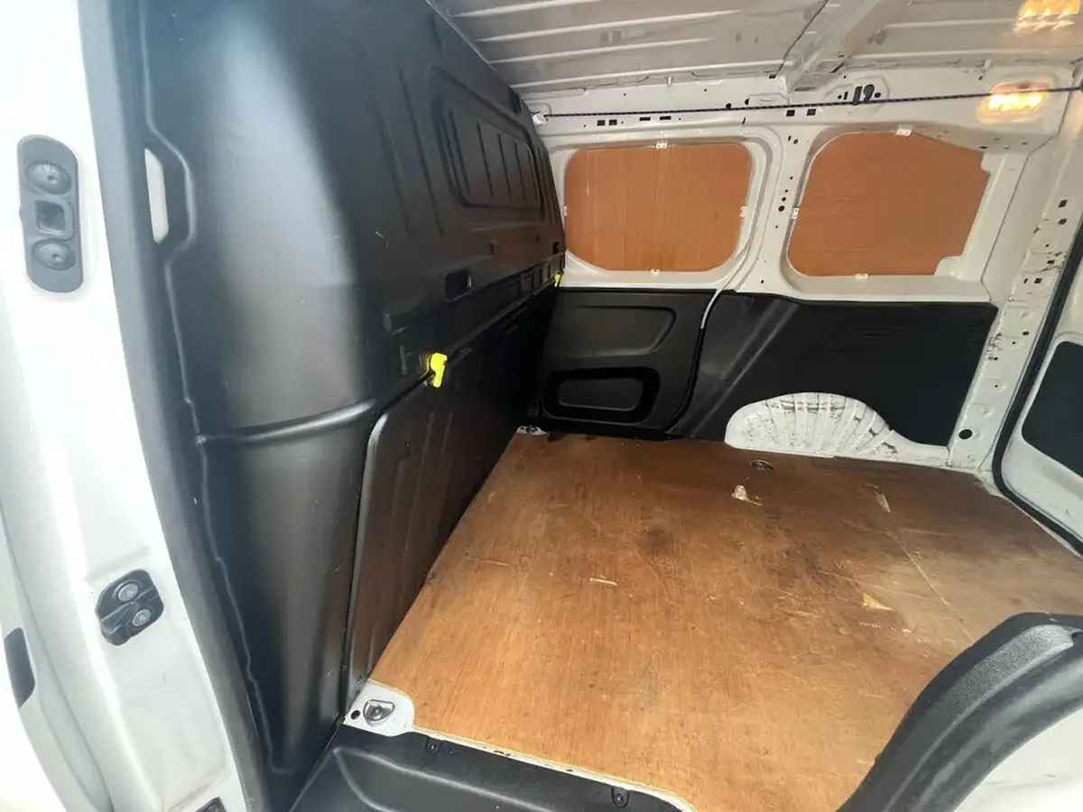 2021-peugeot-partner-15-bluehdi-1000-professional-100ps-eu6dt-panel-big-13